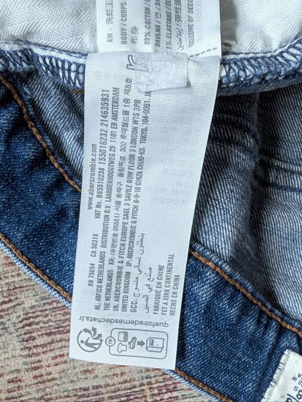 Abercrombie & Fitch The Mom High Rise Jean Medium Wash - Picture 4 of 5